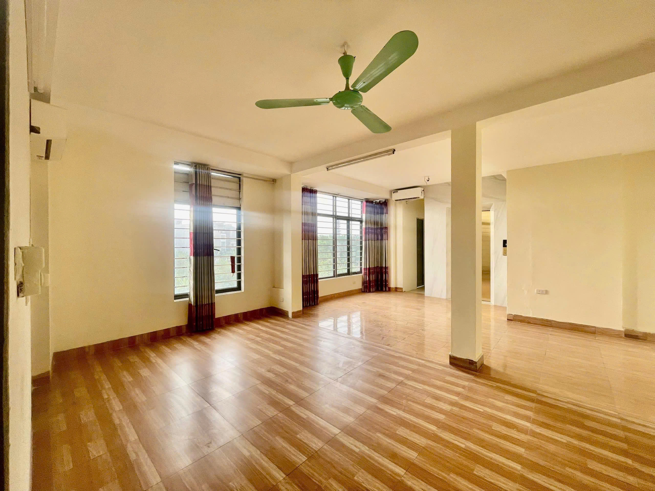 Cho thuê nhà nguyên căn khu Dịch vụ Tây Nam, DTSD 170m2, thông sàn, thang máy 15 Triệu - Ảnh 2